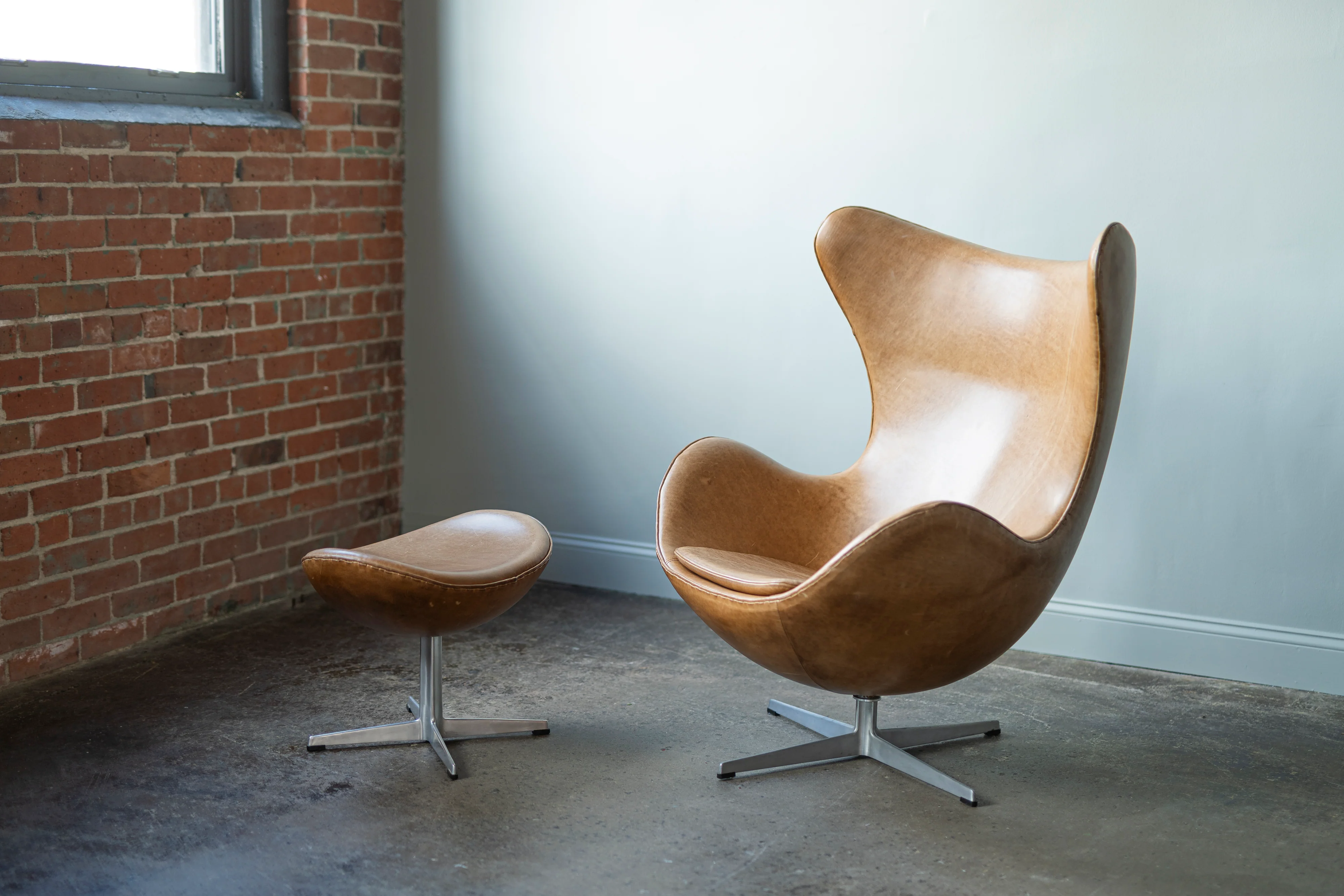 Arne Jacobsen Egg Chair with Ottoman