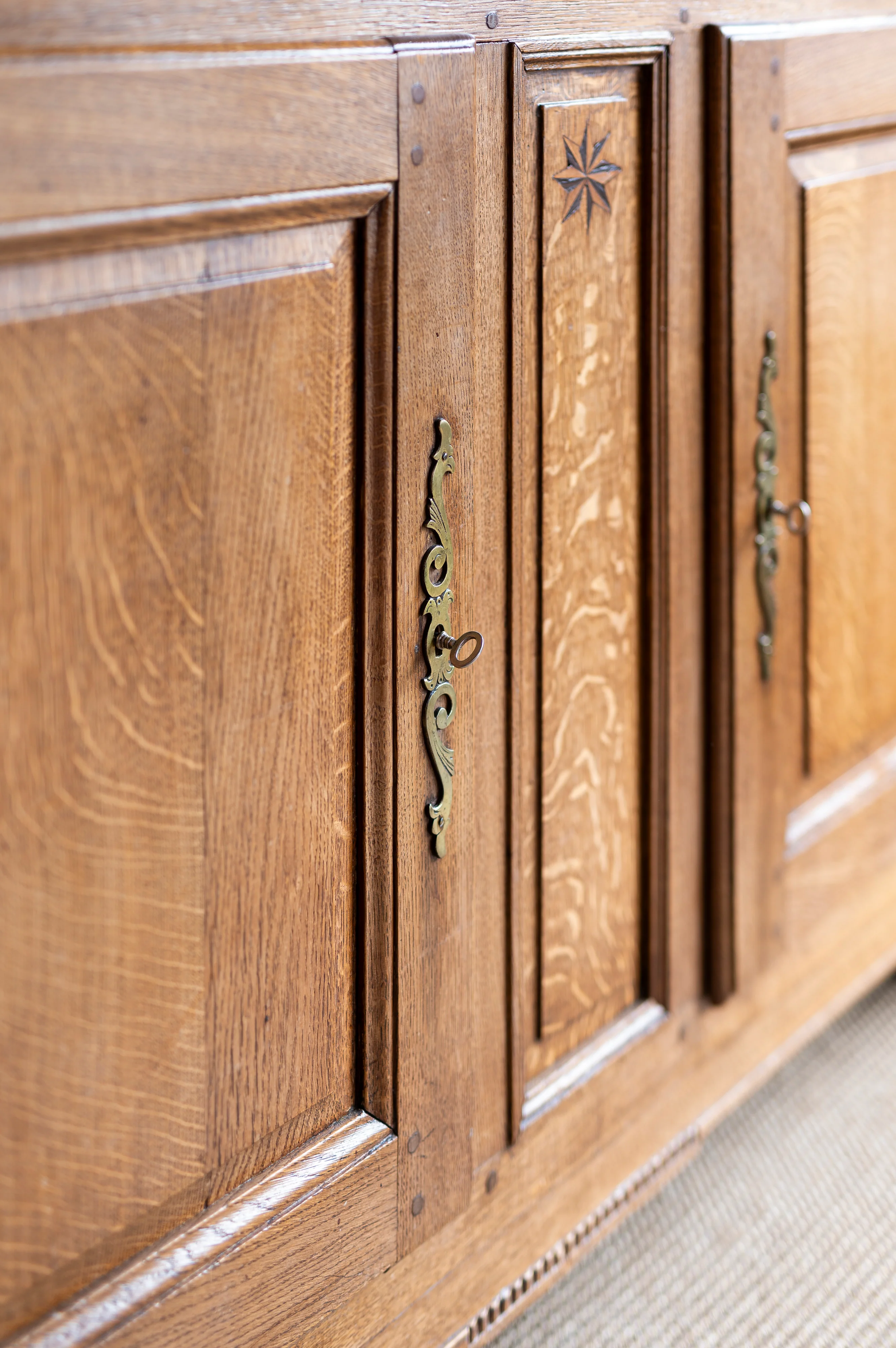 French Oak Server