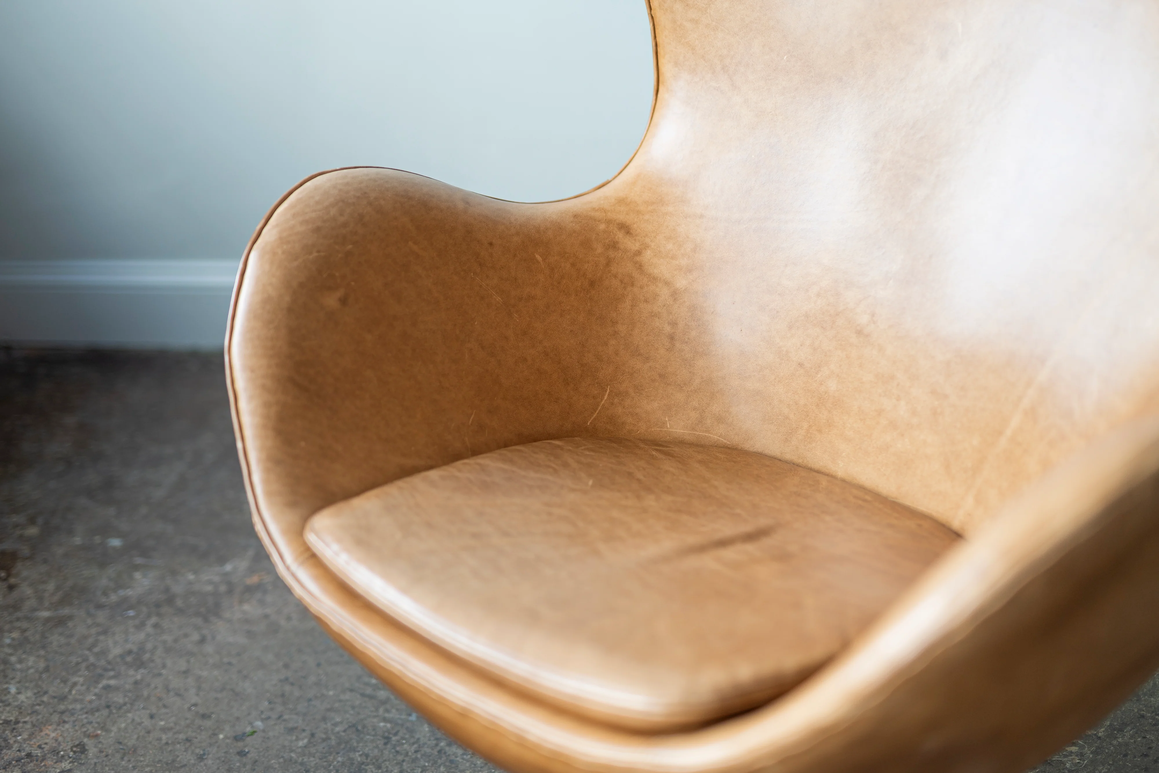 Arne Jacobsen Egg Chair with Ottoman