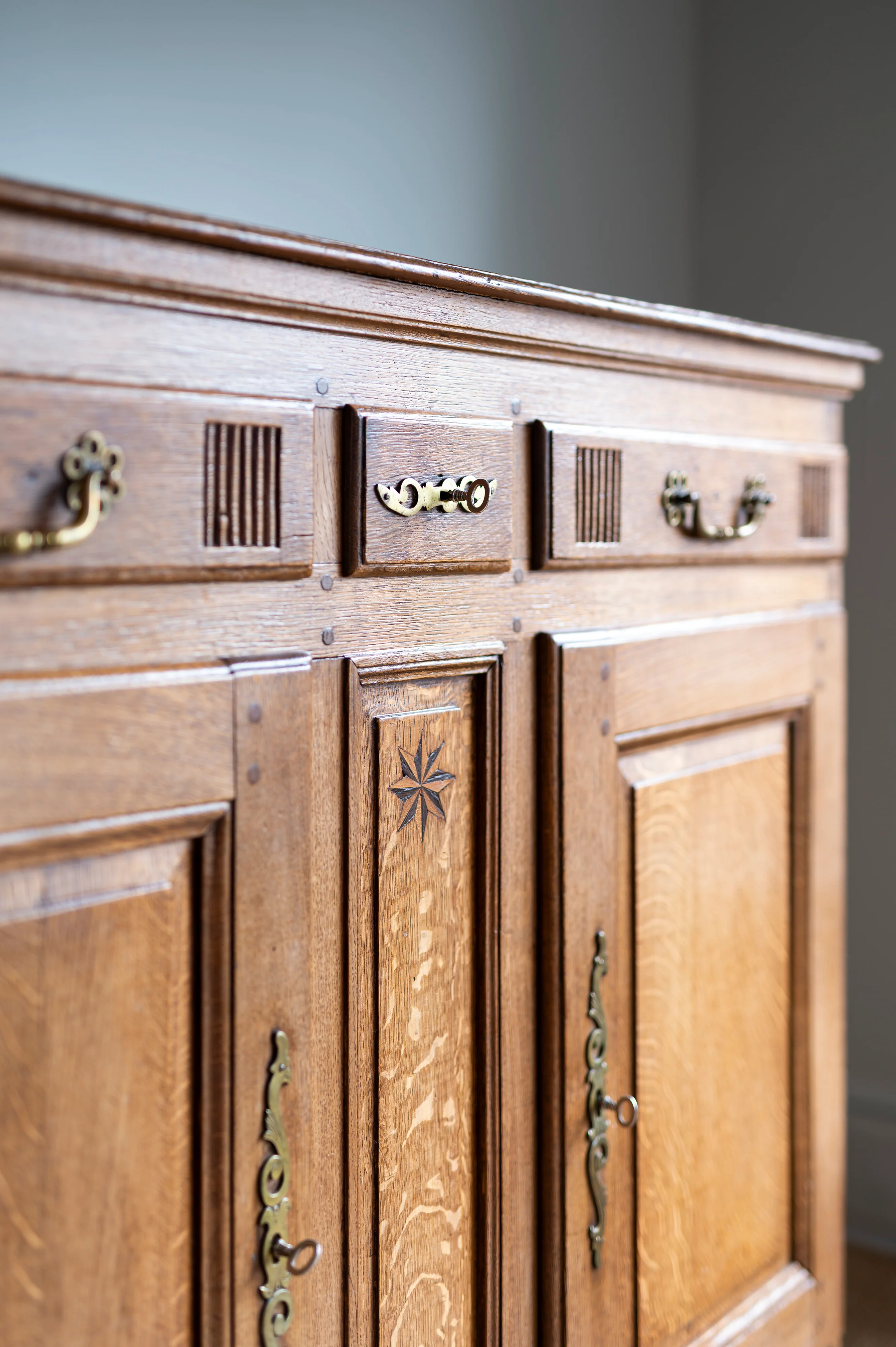French Oak Server